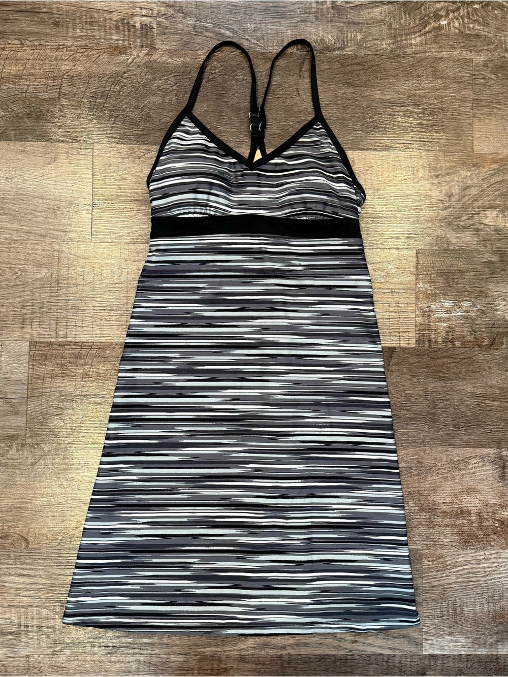Athleta Shorebreak Swim Dress Racerback Padded Black and White Print XS Vacation